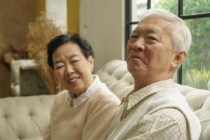 健康的な笑顔の老夫婦